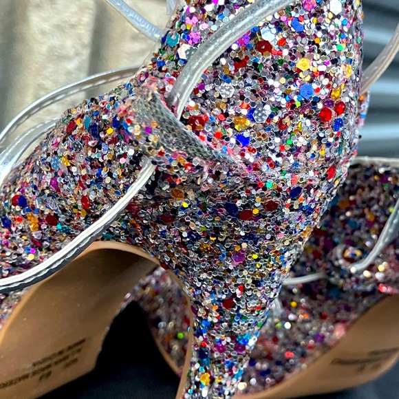 NWOT Sparkly Qupid Branded Heels Tie up Style in Size 6.5 - Picture 2 of 6
